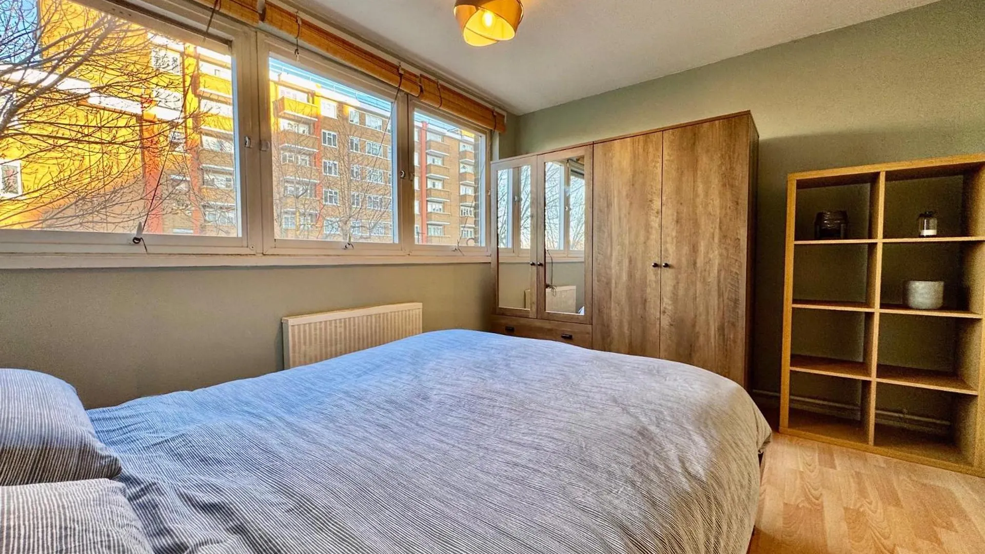 Pass The Keys Whitechapel Studio With Balcony London Apartment
